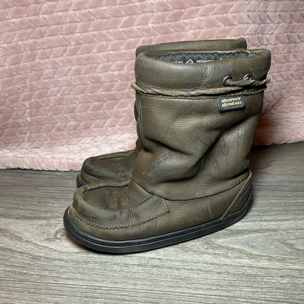 EUC Kids Size 12 Indigenous Made Manitobah Waterproof Gatherer Boot